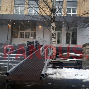 Пандус в поликлинике Пандус в поликлинике